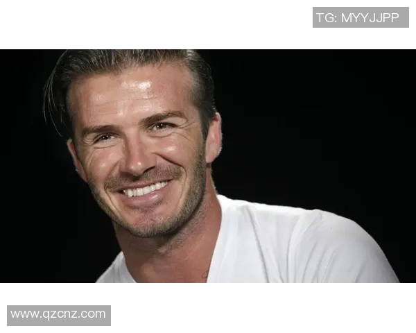 足球场上的独特风采哪位明星球员选择了眼镜作为时尚标志